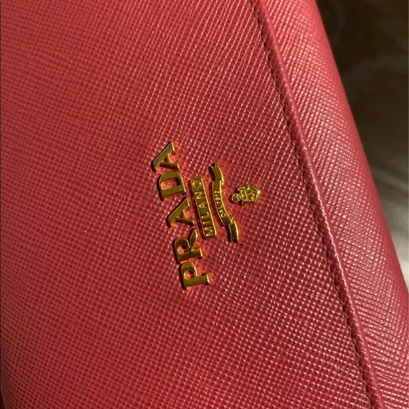 100% Authentic Prada Large Logo wallet - Picture 2 of 6
